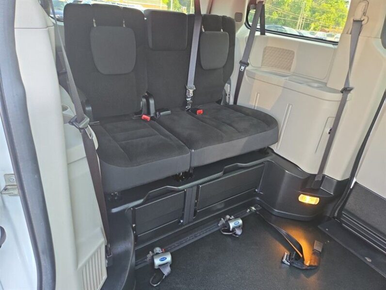 
								2019 Dodge Grand Caravan SE full									
