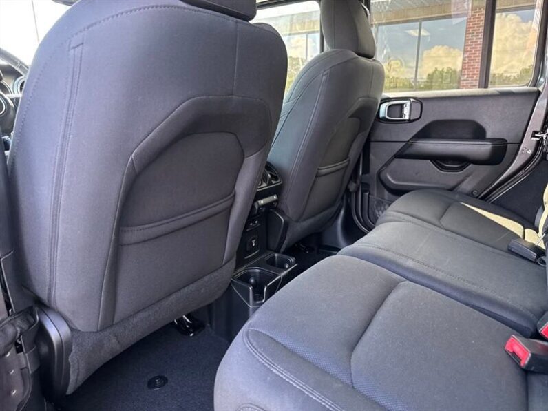 
								2018 Jeep Wrangler Unlimited Unlimited Sahara full									