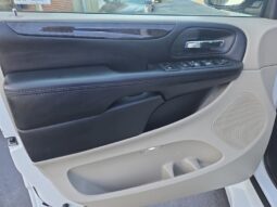 
										2019 Dodge Grand Caravan SE full									
