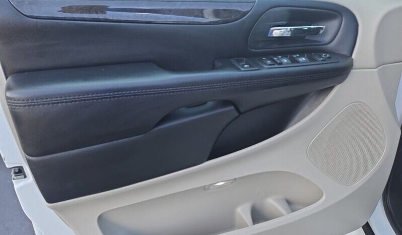 
								2019 Dodge Grand Caravan SE full									