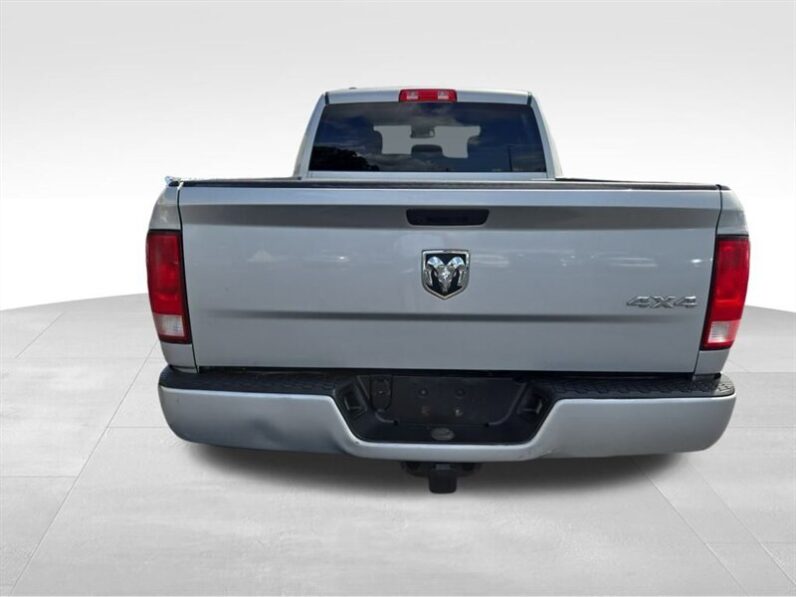 
								2019 RAM 1500 Classic Express full									