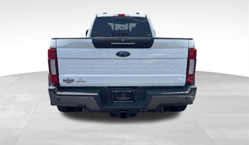 
								2022 Ford F-450 Super Duty King Ranch DRW full									