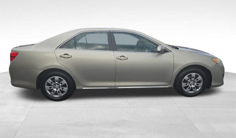 
								2013 Toyota Camry LE full									
