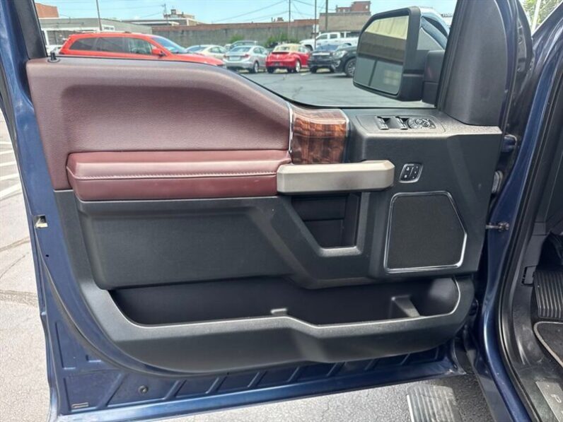 
								2015 Ford F-150 Platinum full									
