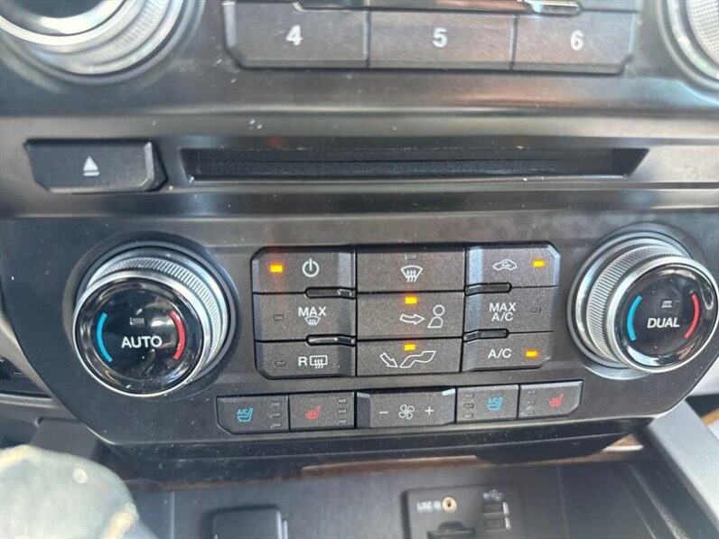 
								2015 Ford F-150 Platinum full									