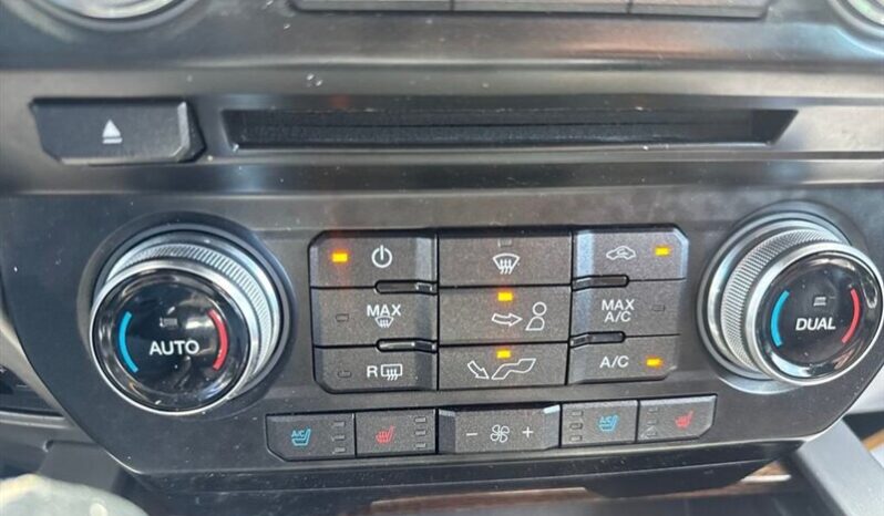 
								2015 Ford F-150 Platinum full									