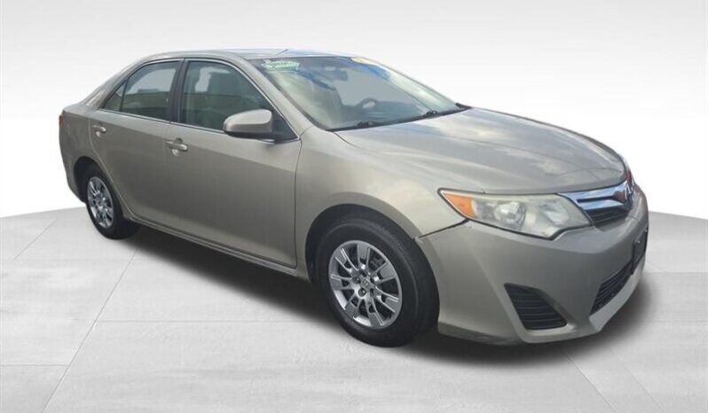 
								2013 Toyota Camry LE full									