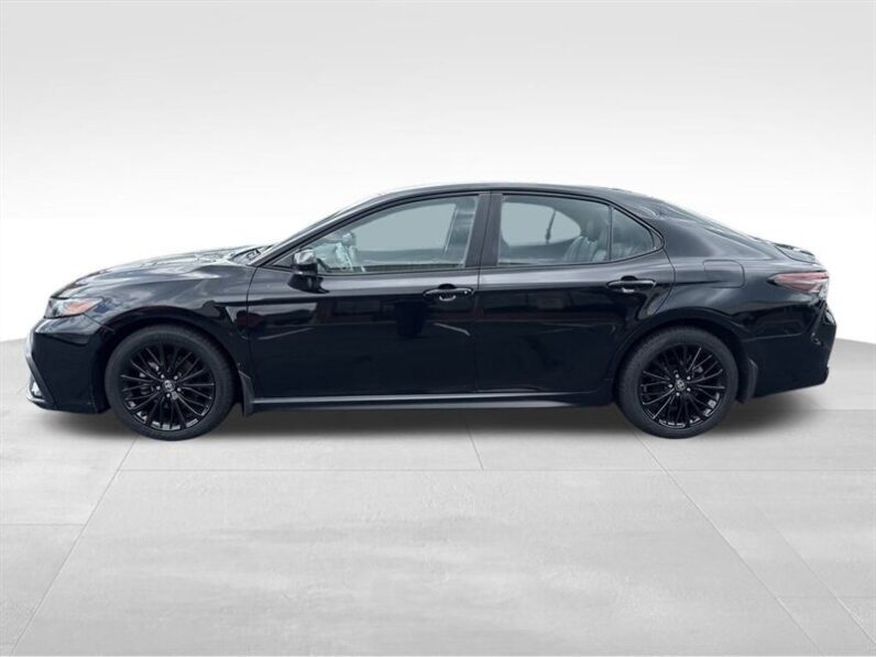
								2022 Toyota Camry SE Nightshade full									