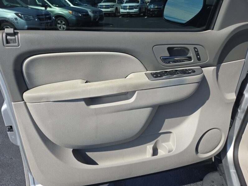 
								2013 Chevrolet Avalanche LT full									
