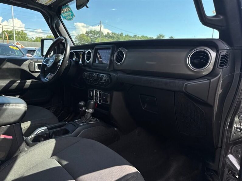 
								2018 Jeep Wrangler Unlimited Unlimited Sahara full									