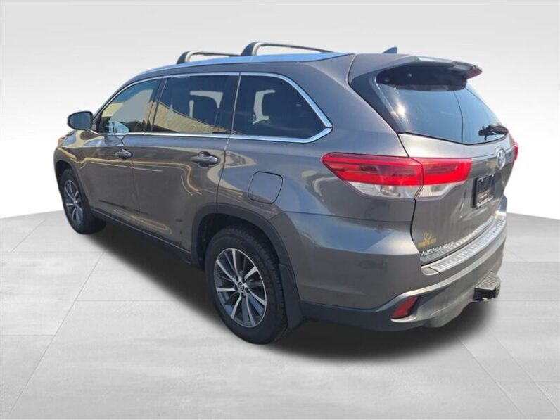 
								2017 Toyota Highlander XLE full									