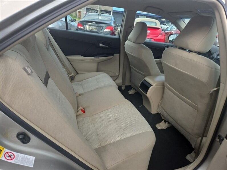 
								2013 Toyota Camry LE full									
