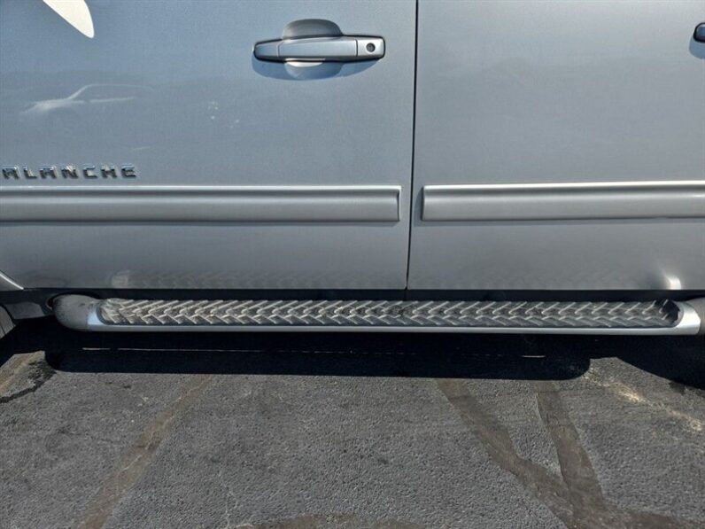 
								2013 Chevrolet Avalanche LT full									