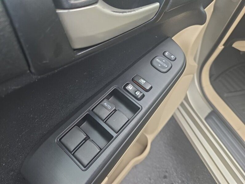 
								2013 Toyota Camry LE full									