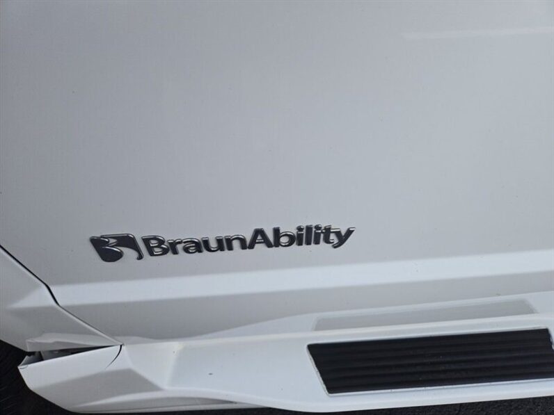 
								2019 Dodge Grand Caravan SE full									