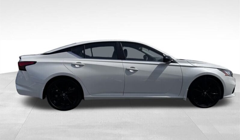 
								2022 Nissan Altima 2.5 SR full									
