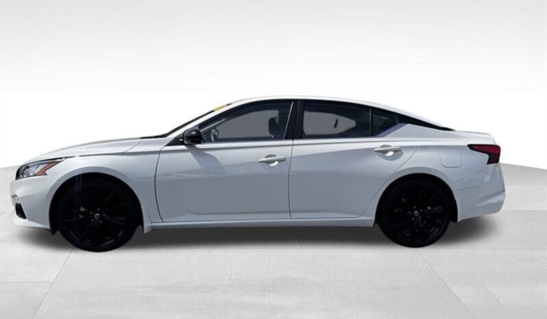 
								2022 Nissan Altima 2.5 SR full									