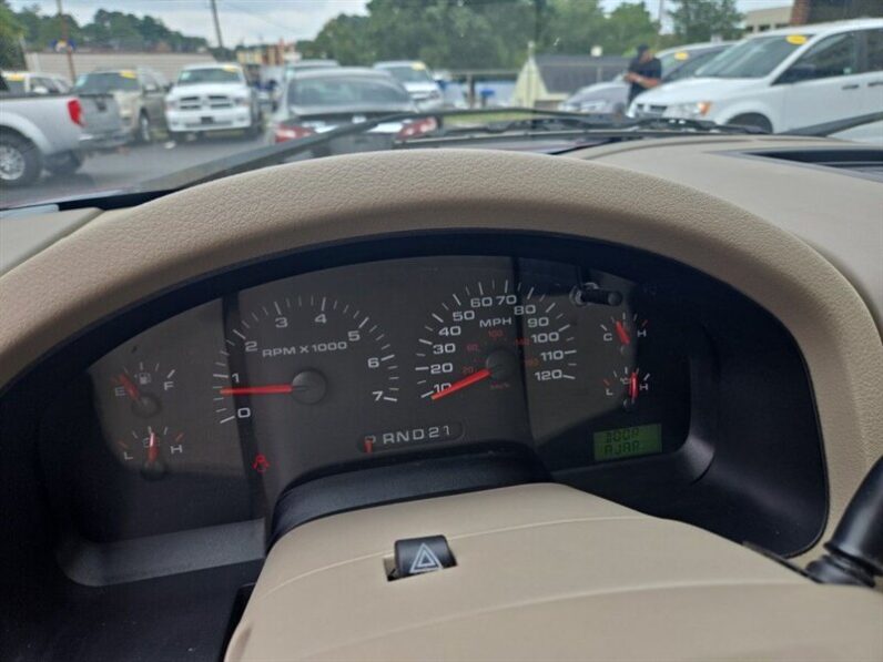 
								2005 Ford F-150 XLT full									