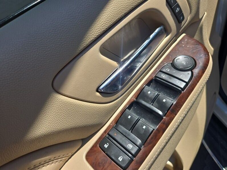 
								2012 Cadillac Escalade Luxury full									