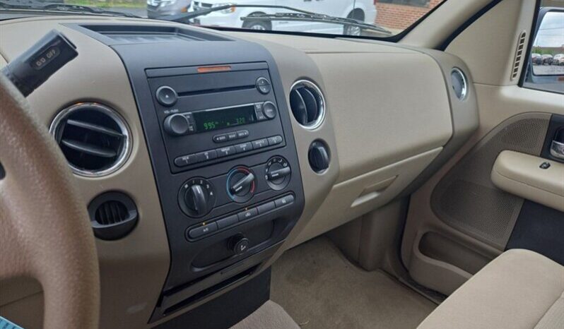 
								2005 Ford F-150 XLT full									