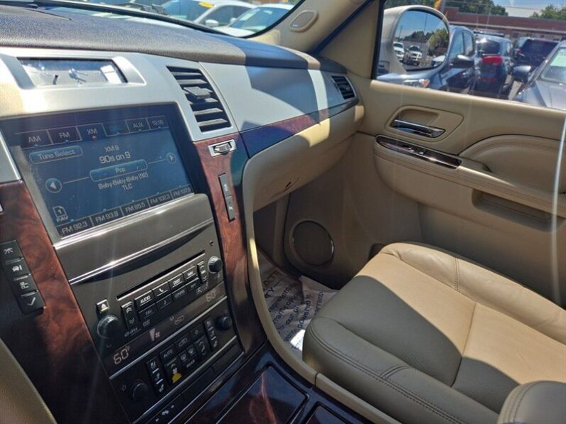 
								2012 Cadillac Escalade Luxury full									
