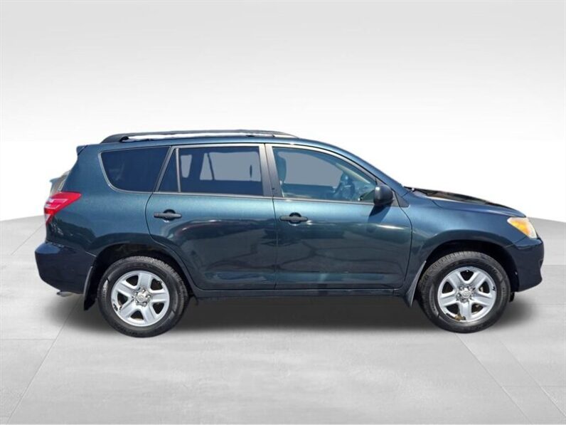 
								2011 Toyota RAV4 Base full									