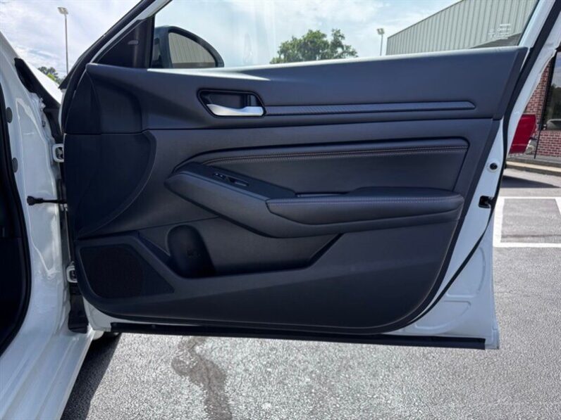 
								2022 Nissan Altima 2.5 SR full									