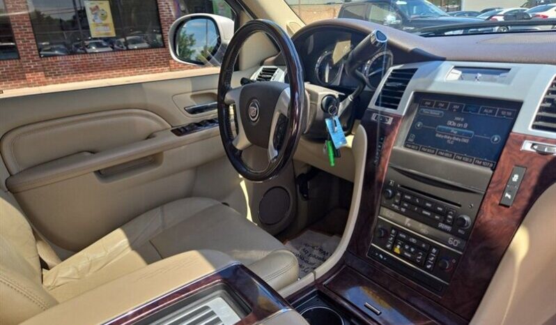 
								2012 Cadillac Escalade Luxury full									