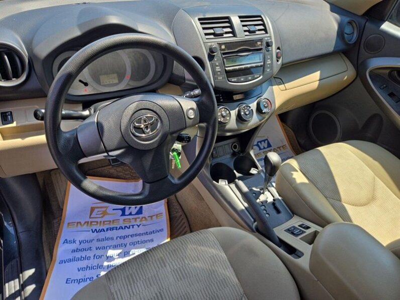 
								2011 Toyota RAV4 Base full									