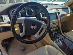 
										2012 Cadillac Escalade Luxury full									