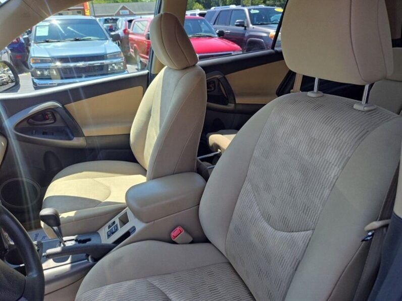 
								2011 Toyota RAV4 Base full									