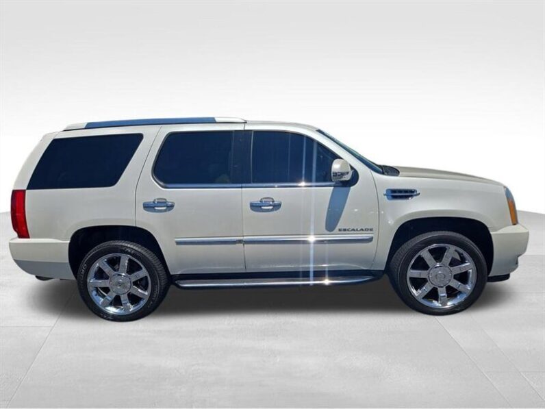 
								2012 Cadillac Escalade Luxury full									