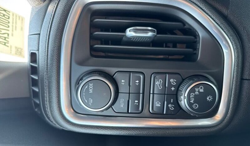 
								2020 Chevrolet Silverado 1500 RST Black Widow Package full									