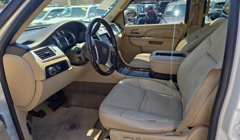 
								2012 Cadillac Escalade Luxury full									