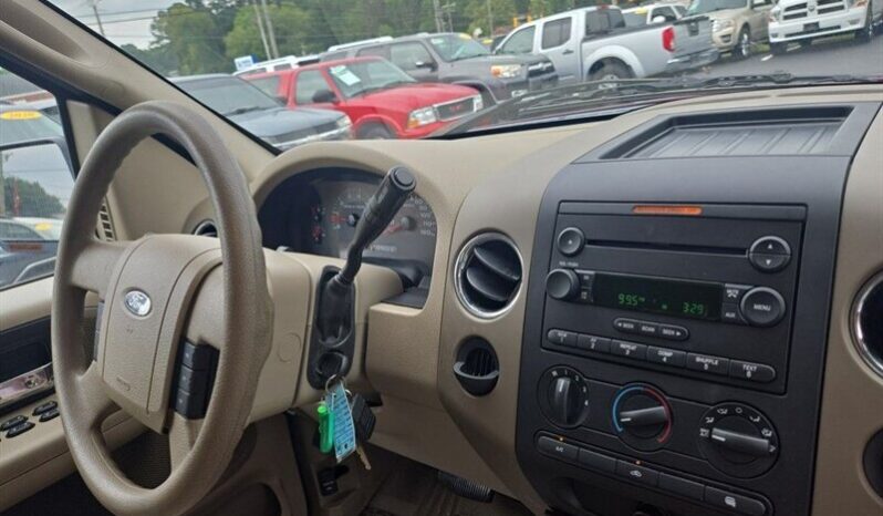 
								2005 Ford F-150 XLT full									
