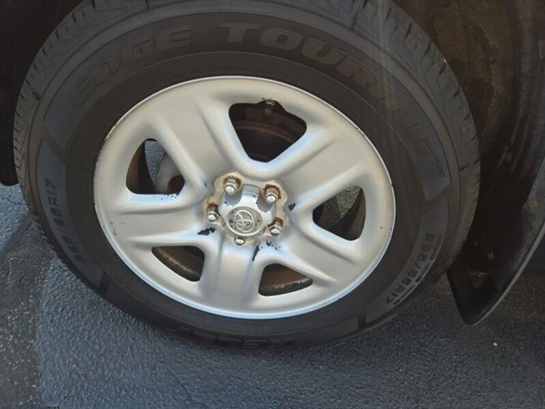 
								2011 Toyota RAV4 Base full									