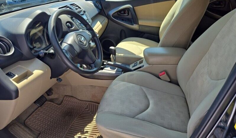 
								2011 Toyota RAV4 Base full									