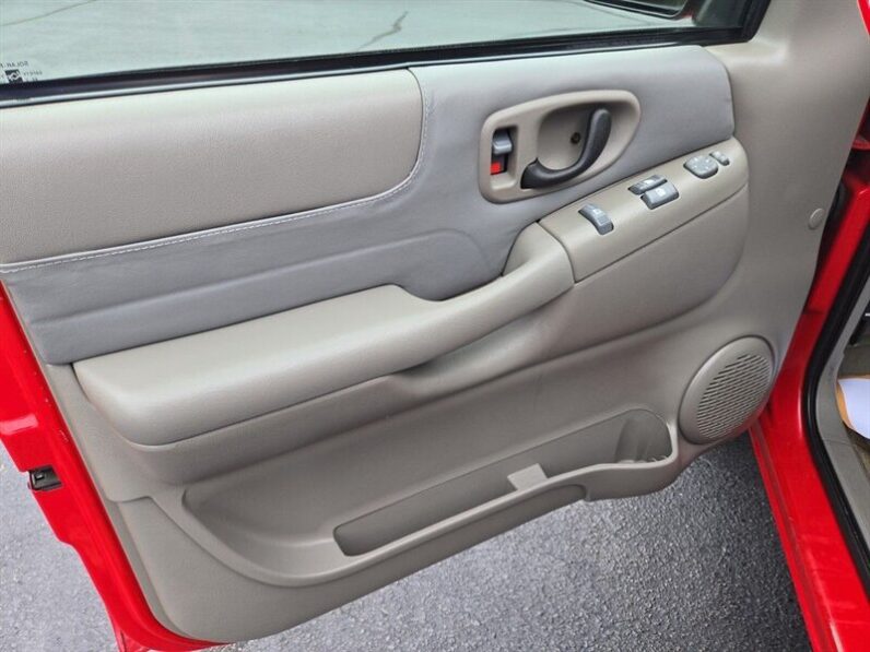 
								2003 GMC Sonoma SLS full									