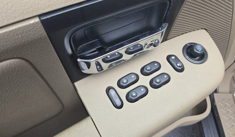 
								2005 Ford F-150 XLT full									