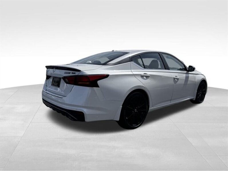 
								2022 Nissan Altima 2.5 SR full									