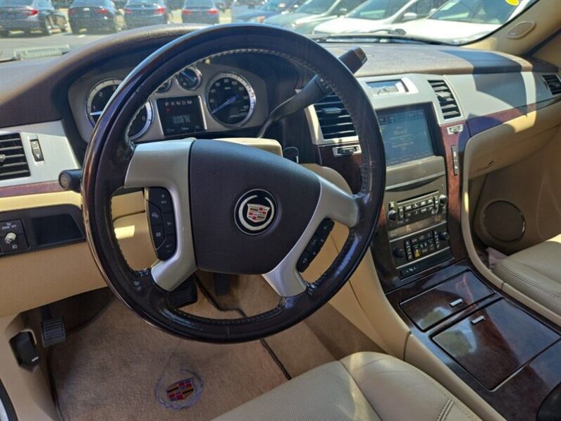 
								2012 Cadillac Escalade Luxury full									