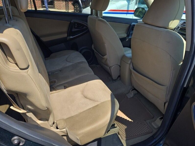
								2011 Toyota RAV4 Base full									