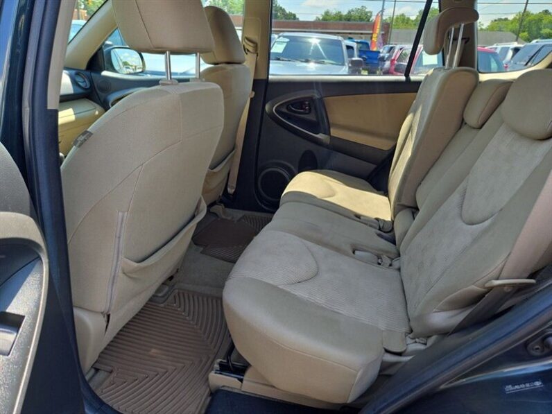 
								2011 Toyota RAV4 Base full									