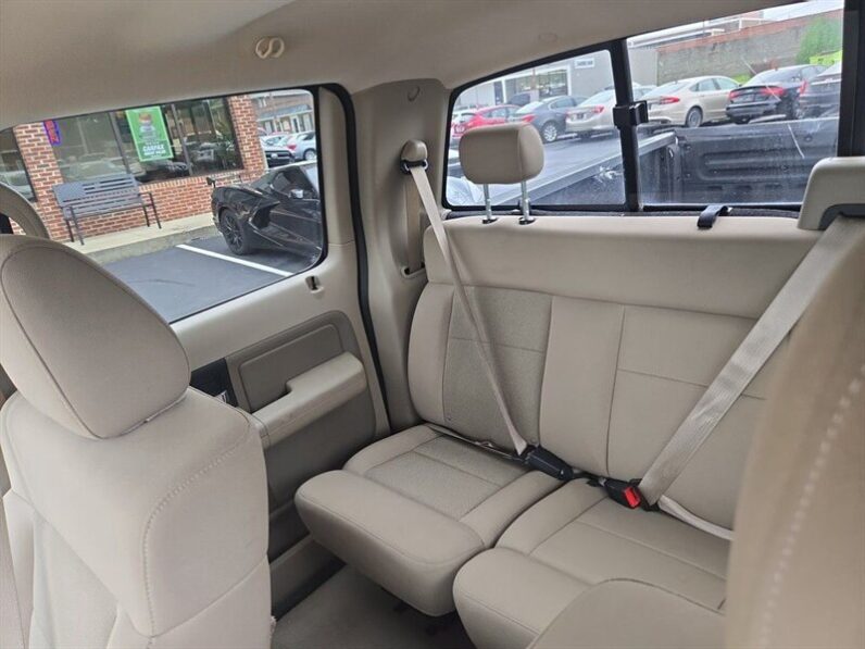 
								2005 Ford F-150 XLT full									