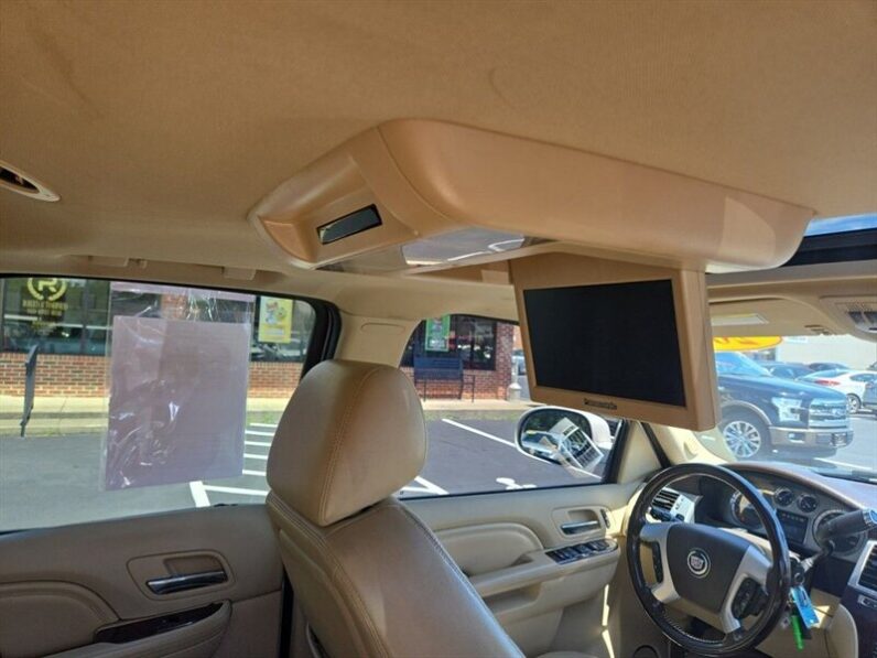 
								2012 Cadillac Escalade Luxury full									