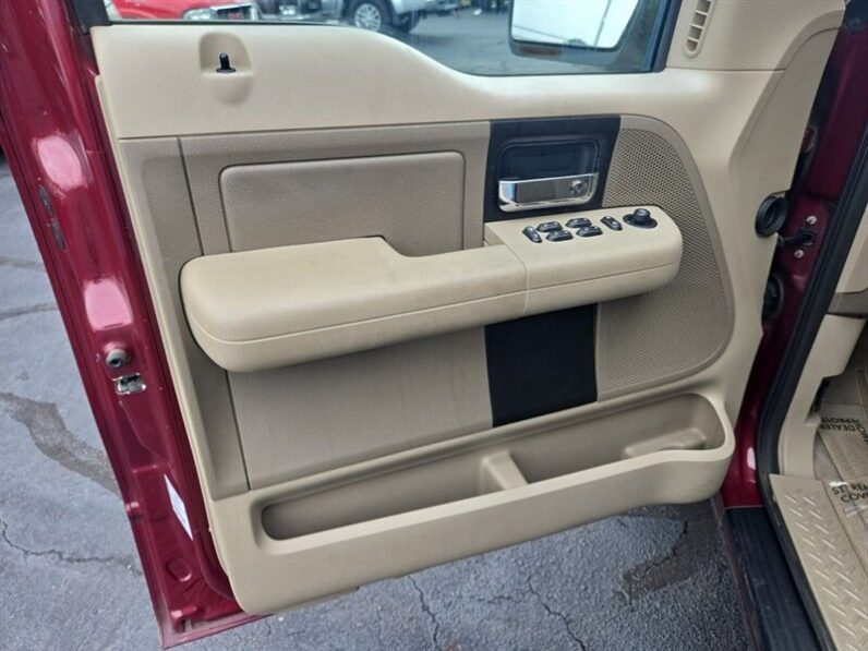 
								2005 Ford F-150 XLT full									