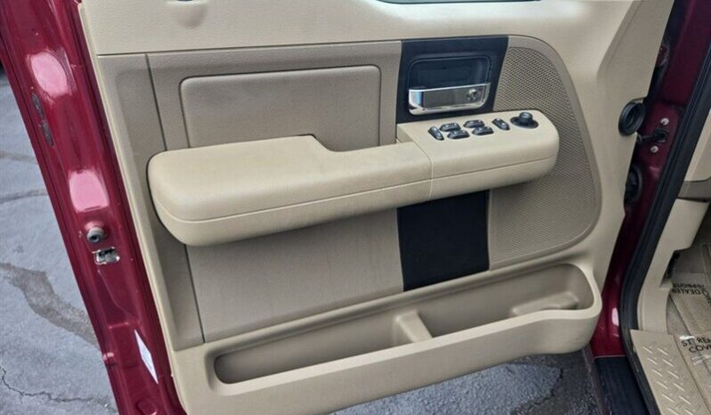 
								2005 Ford F-150 XLT full									