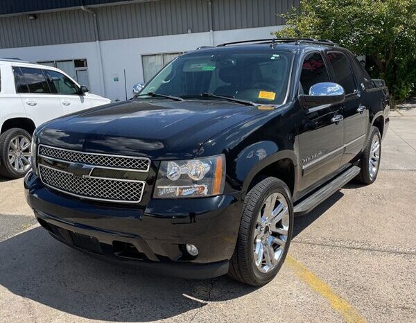 
								2013 Chevrolet Avalanche LTZ full									
