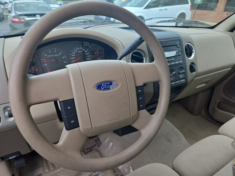 
								2005 Ford F-150 XLT full									