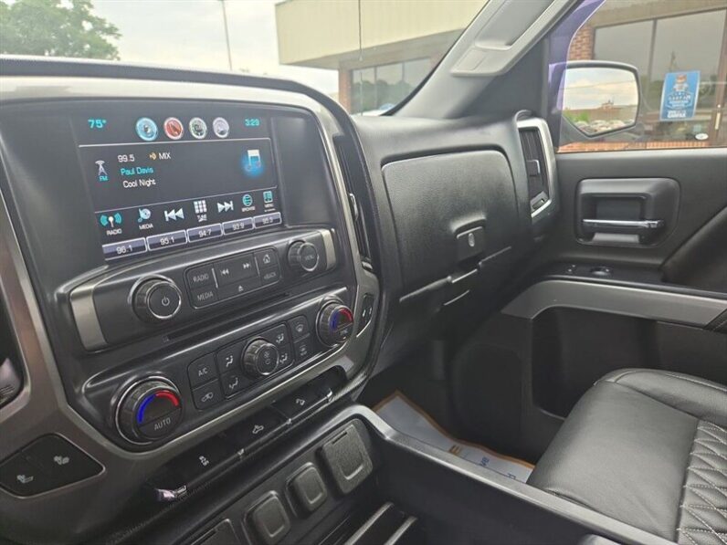 
								2018 Chevrolet Silverado 1500 LT LT2 full									